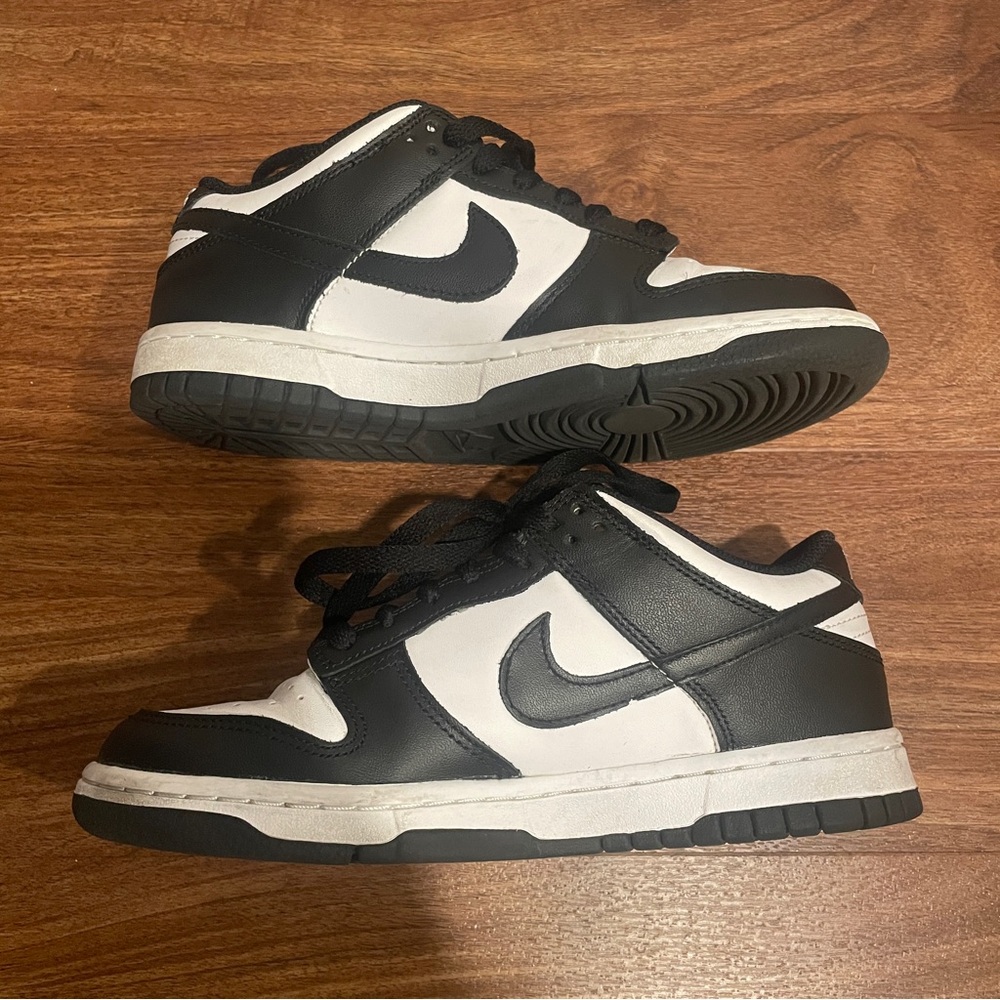 Nike Dunks Black and White Size 5Y